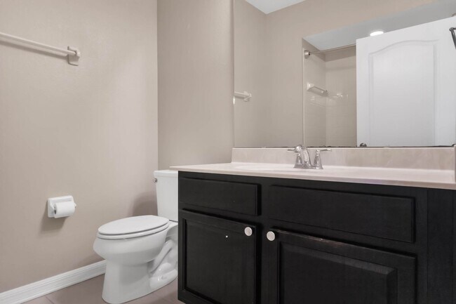 Building Photo - AVAILABLE NOW! 3/2.5/2 townhome close to H...