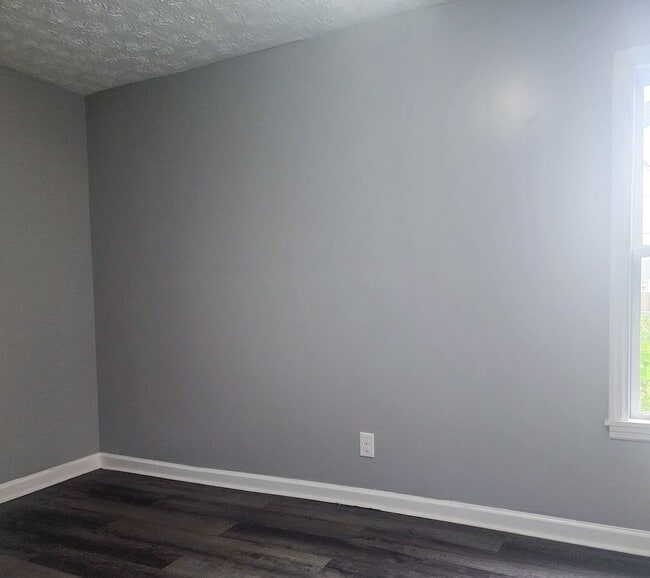 Building Photo - Beautiful Newly Remodeled 2 Bedroom Home - Ideal for Section 8 Voucher Holders!