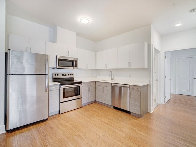 Building Photo - 429 Bergen Ave