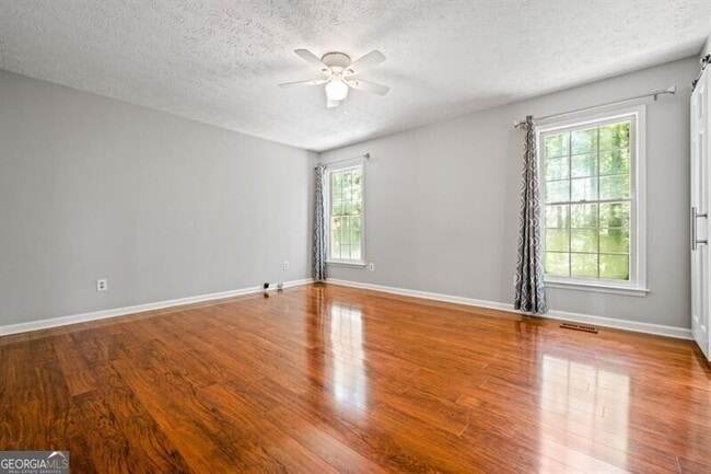 Building Photo - 1131 Hershey Dr