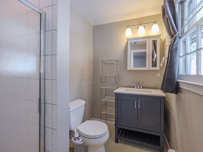 Building Photo - Spacious 4BR/2.5BA/2Car Garage Home with Finished Basement & Hardwood Floors – Gales Ferry