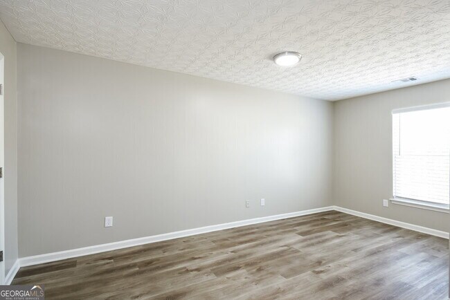 Building Photo - 593 Arrowhead Dr