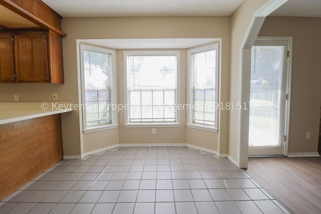 Building Photo - 3 Bed | 2 Bath in East Tulsa!