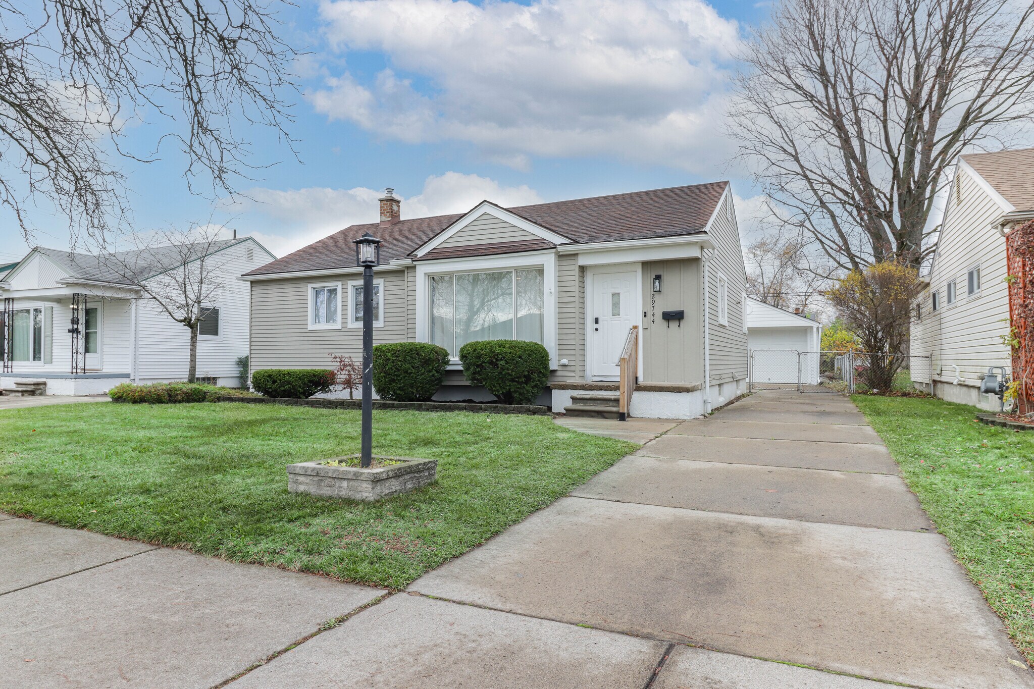 Exterior-Front - 29744 Rosslyn Ave