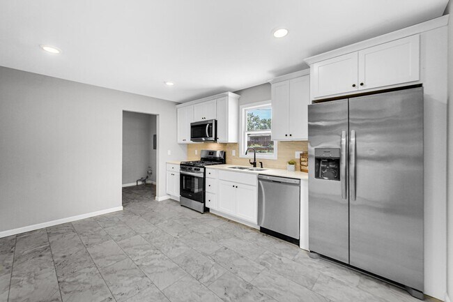 Building Photo - 3413 W 77th Ave