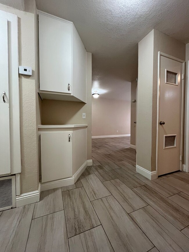 Building Photo - BEAUTIFULLY UPGRADED 1 STORY CONDO