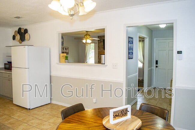 Building Photo - 738 Carondelay Dr
