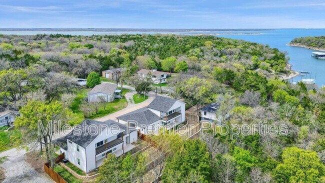 Building Photo - 440 Bentwood Dr