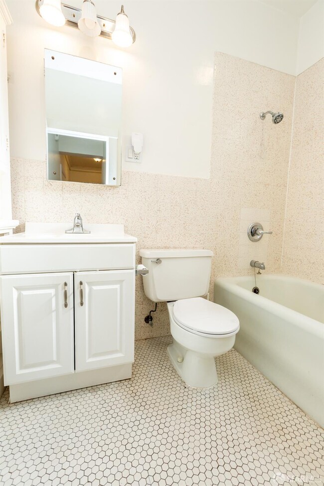 Building Photo - 3033 Franklin St