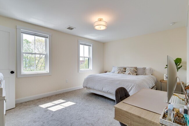 Building Photo - 30 Cate St