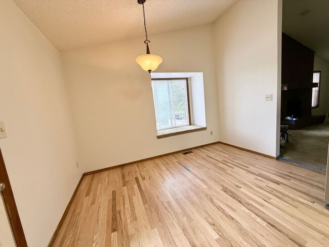 Building Photo - 6840 Delmonico Dr