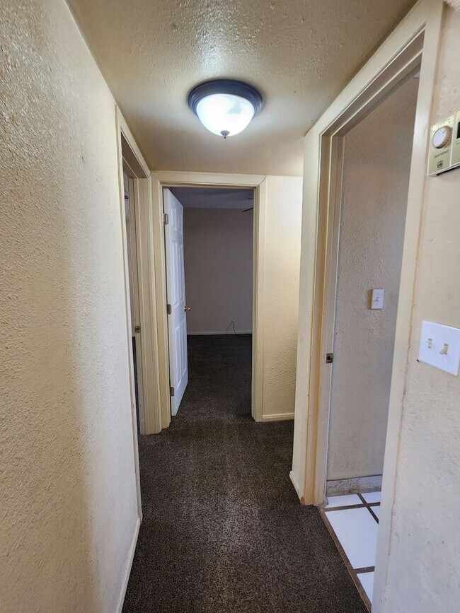 Building Photo - 3 Bedroom 1 Bath Coming Soon!