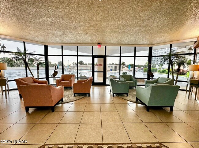 Building Photo - 1 Oceans W Blvd