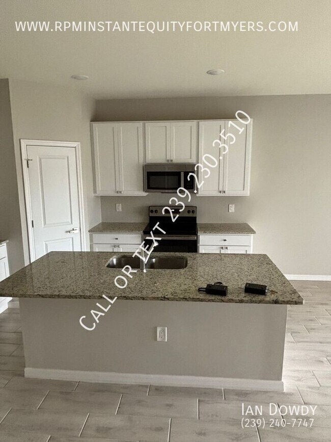 Building Photo - 704 Hightower Ave S