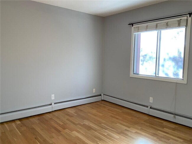 Building Photo - 520 Ridgewood Ave