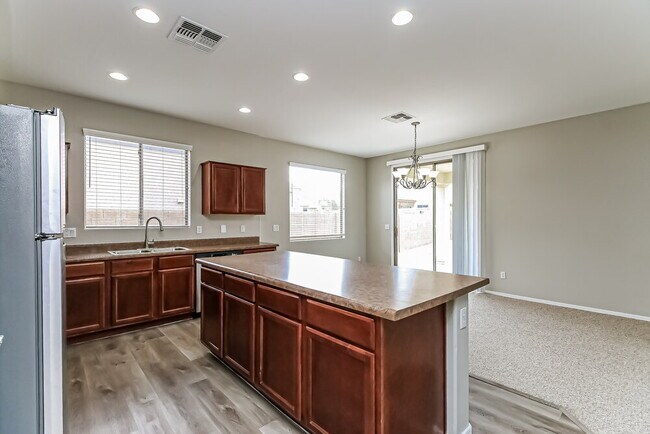 Building Photo - 3433 E Arianna Ave