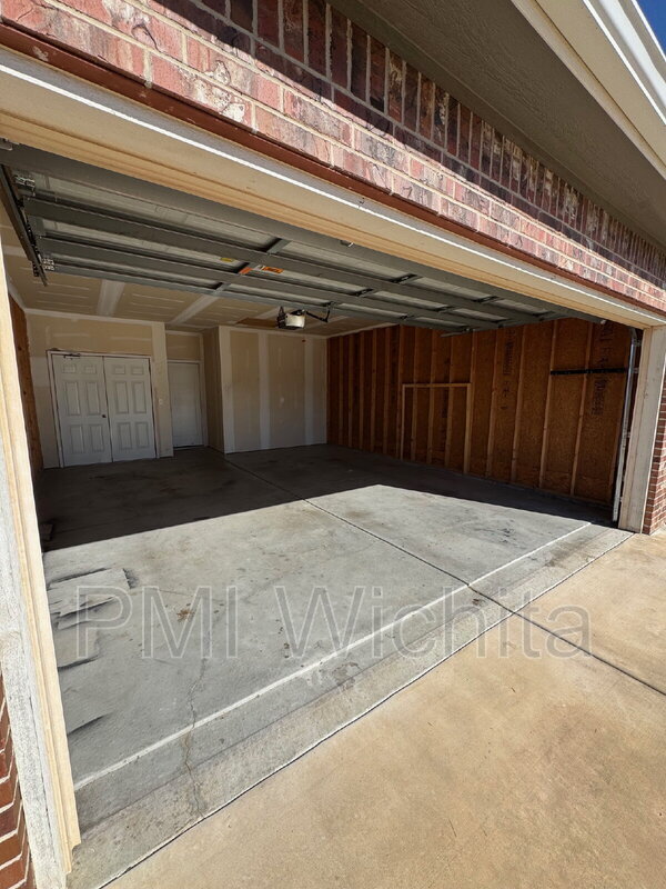 Building Photo - 5542 N Edwards