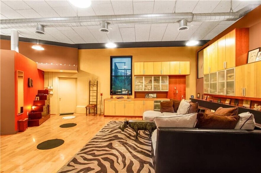 Building Photo - 847 Weeden St