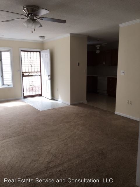 Building Photo - 1000 Lori Ln