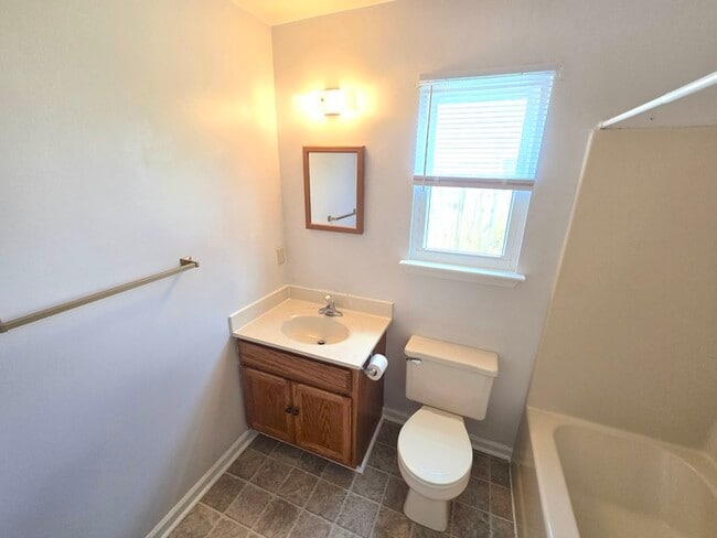 Building Photo - BEAUTIFUL 3-BED, 2-BATH HOME ON THE LAKE I...