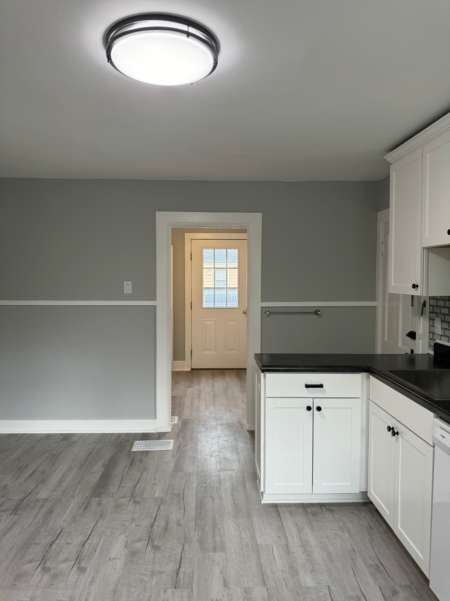 Building Photo - 204 Home St