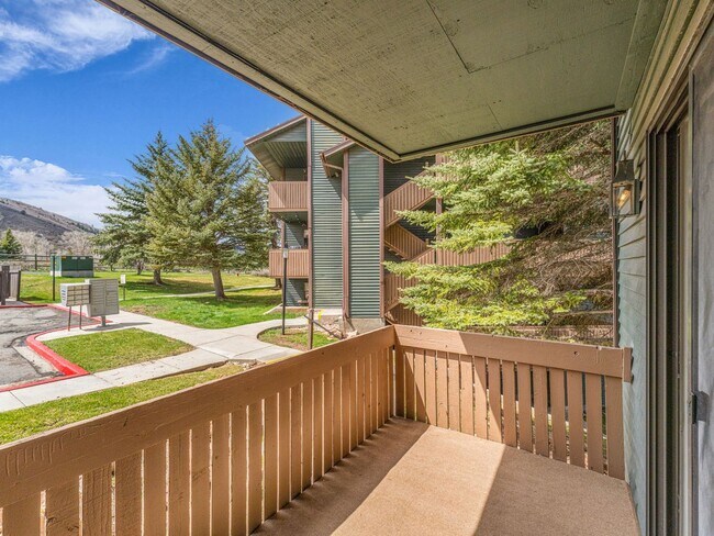 Building Photo - POWDERWOOD 2 BED