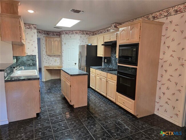 Building Photo - 120 Gardenridge Dr