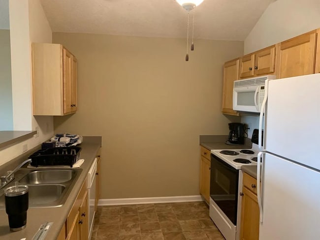Building Photo - 3 bed 3 bath apartment near Clemson Univer...