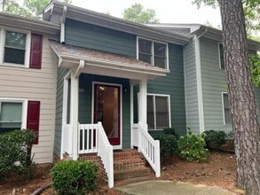 Building Photo - 1551 Woodcroft Dr