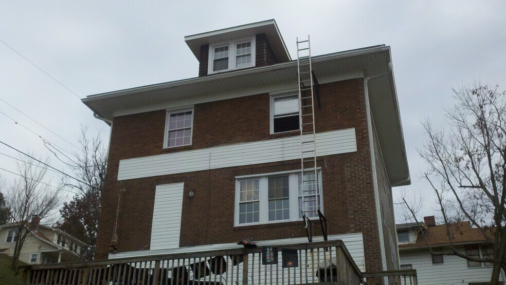 Side of house - 678 Spruce St
