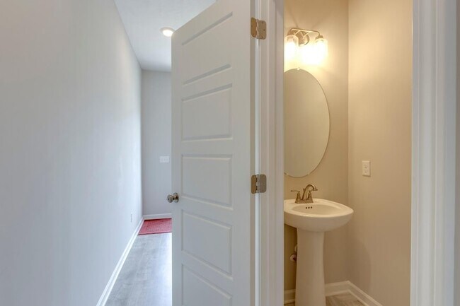 Building Photo - 4333 Doral Dr