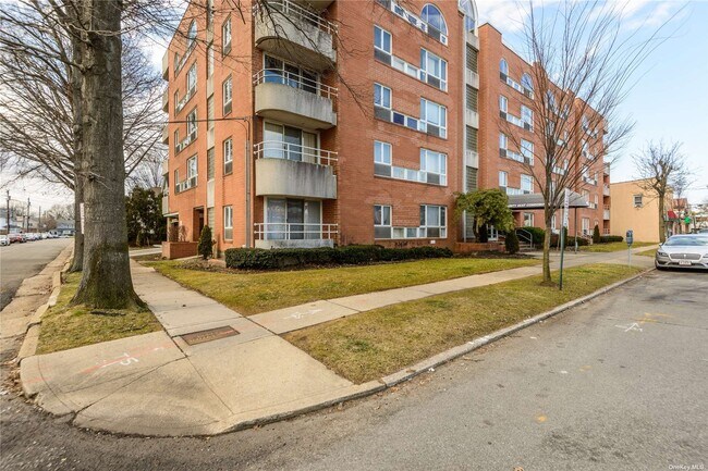 Building Photo - 205 Mineola Blvd