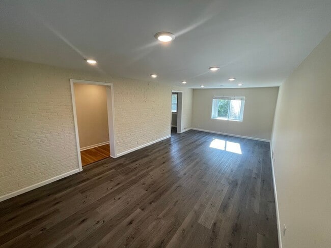 Building Photo - Newly Renovated 3 Bedroom in Silver Spring