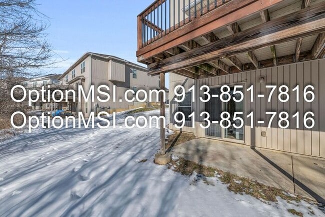 Building Photo - Charming 3-Bedroom Townhouse in Piper School District