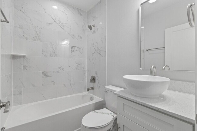 Building Photo - Spacious 3-Bedroom Duplex Oasis with 2 Full Baths in Port Charlotte – Your Ideal Retreat Awaits!