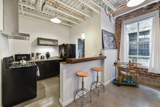 Building Photo - 521 St Joseph St