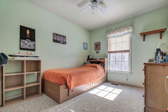 Building Photo - Extremely well maintained END UNIT townhouse in Ballenger creek available before the holidays!