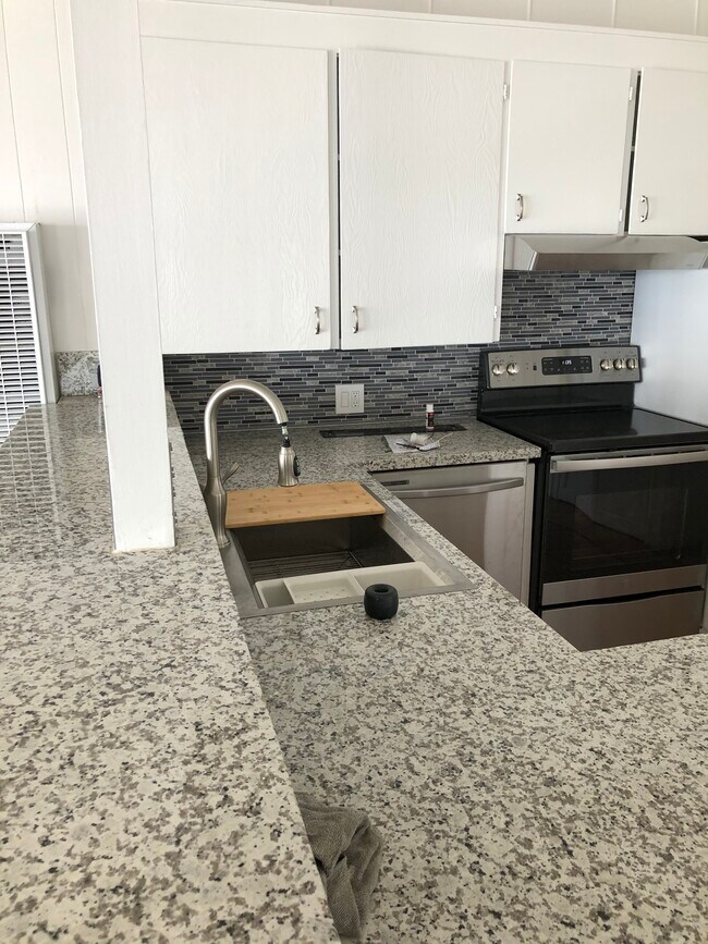 kitchen of comparable unit - 25414 Malibu Rd