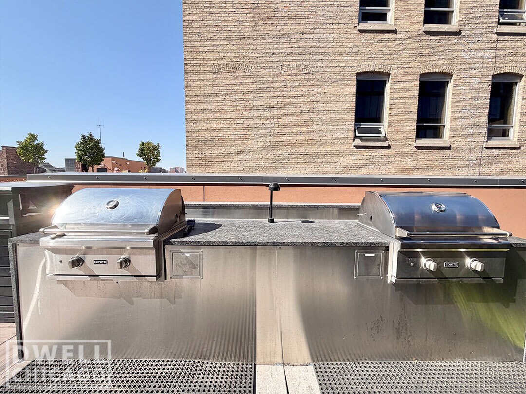 Building Photo - 1111 W Lake St