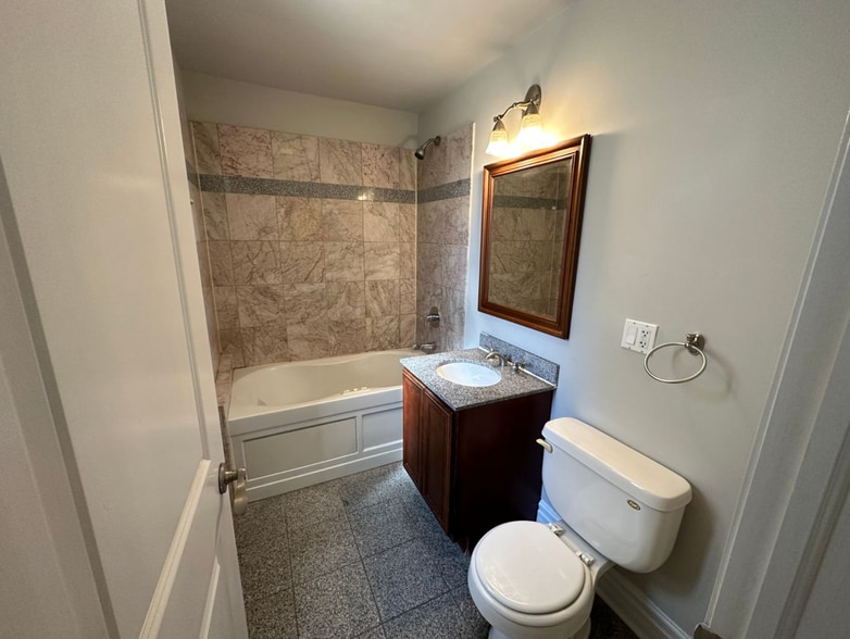 Building Photo - 3925 W Altgeld St