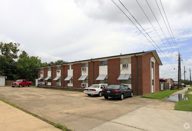 Primary Photo - 2407 Old Alvin Rd