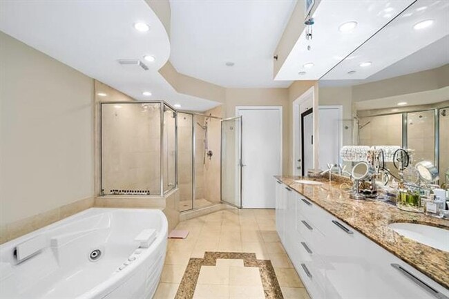 Building Photo - 18911 Collins Ave