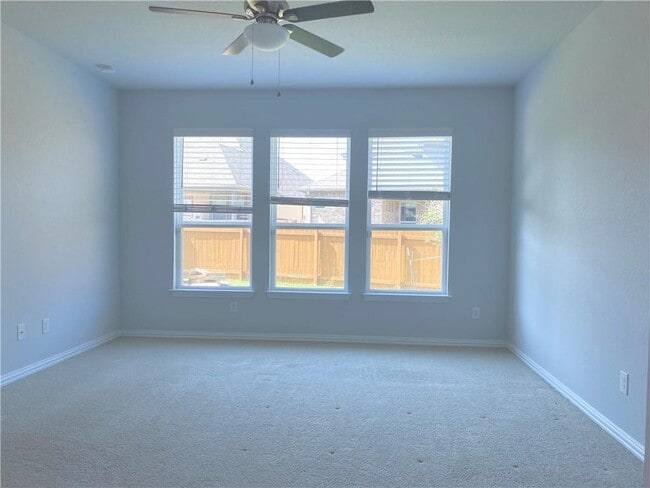 Building Photo - 1009 Sundrops St