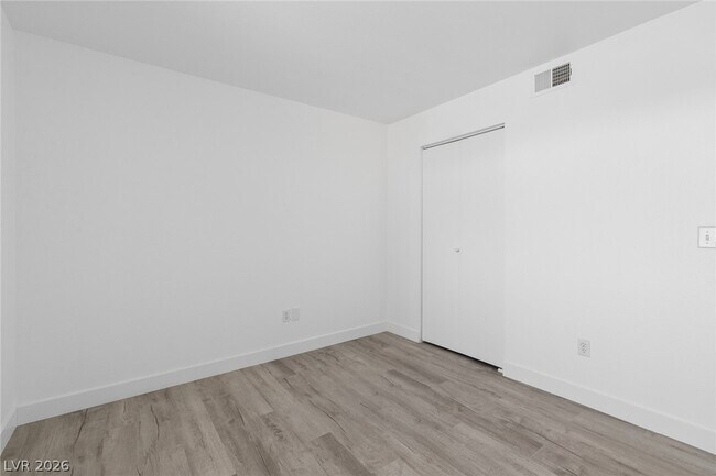 Building Photo - 7885 W Flamingo Rd