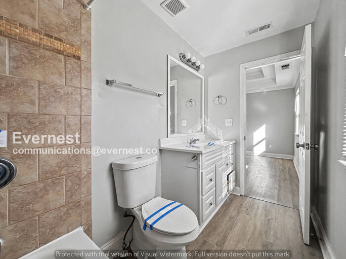 Building Photo - 936 Hall St NW