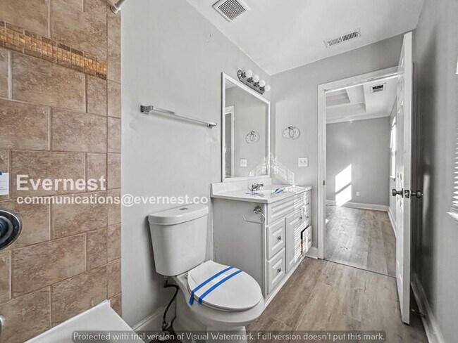 Building Photo - 3 Bed, 2.5 Bath Home with Off-Street Parking / Pet-Friendly / Available Now!