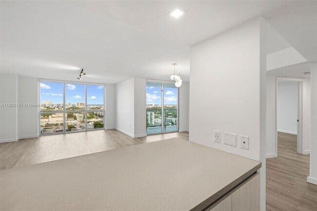 Building Photo - 1500 Bay Rd