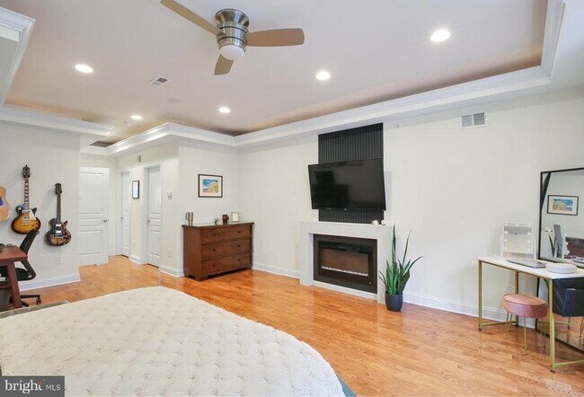 Building Photo - 1715 N Howard St