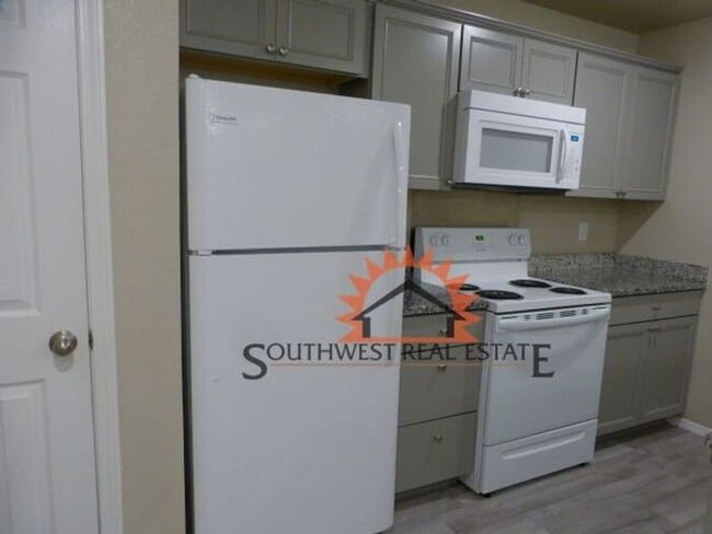 Building Photo - Modern 2 bedroom 2 bath apartment