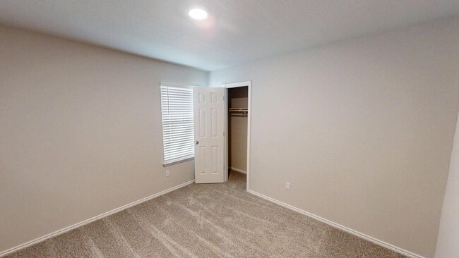 Building Photo - "Spacious 4-Bedroom Gem on Luella Drive – Your Perfect Killeen Retreat!"